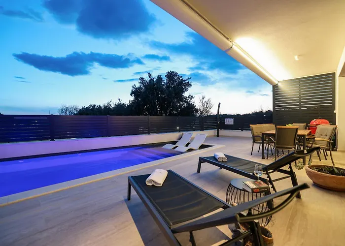 Villa Santa With Heated Pool