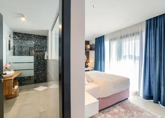 Villa Santa With Heated Pool