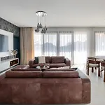 Santa With Heated Pool فيلة باكوشتاني