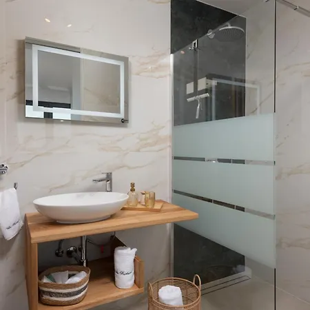 Santa With Heated Pool *