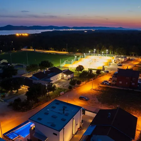 Villa Santa With Heated Pool Pakoštane