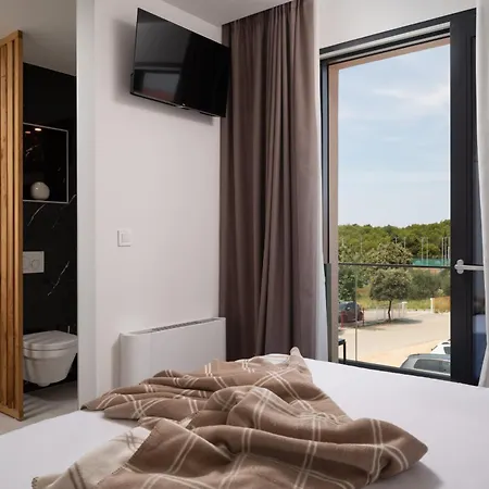 Santa With Heated Pool Villa