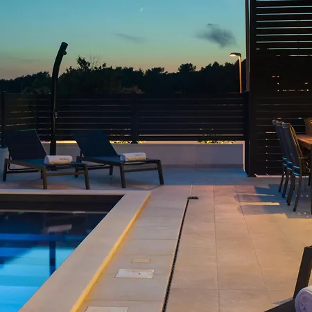 Santa With Heated Pool Pakoštane