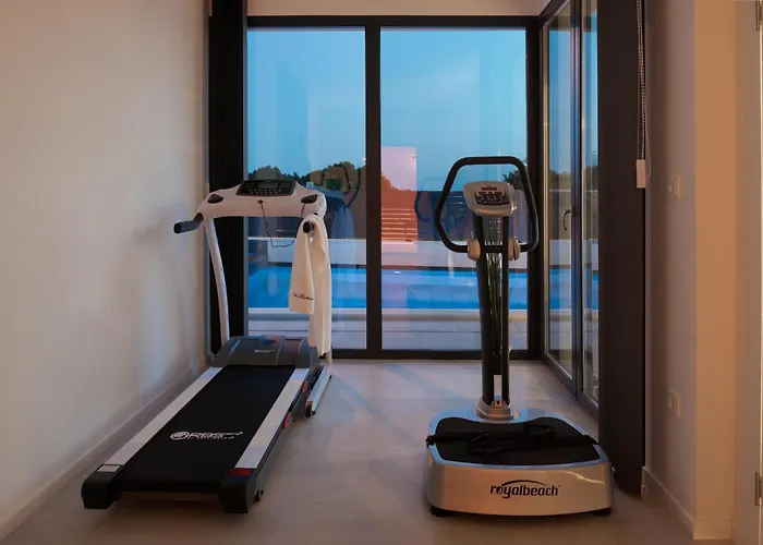 Santa With Heated Pool Pakoštane