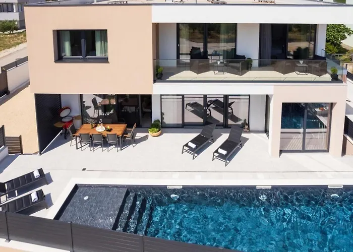 ヴィラ Santa With Heated Pool Pakoštane