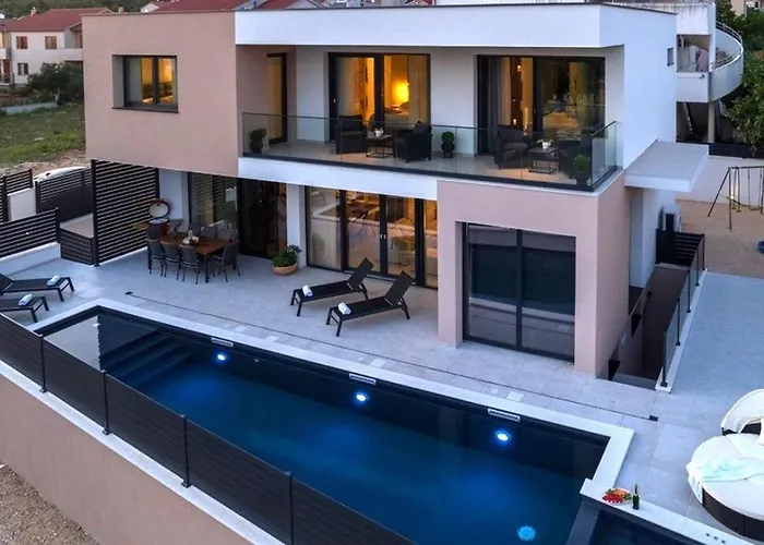 ヴィラ Santa With Heated Pool Pakoštane