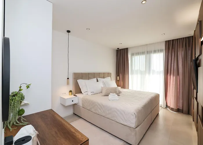 Villa Santa With Heated Pool Pakoštane